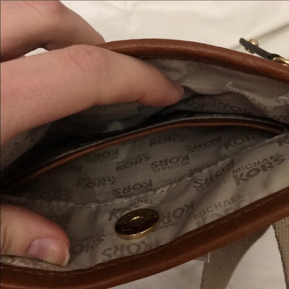 Michael kors crossbody - Picture 5 of 7
